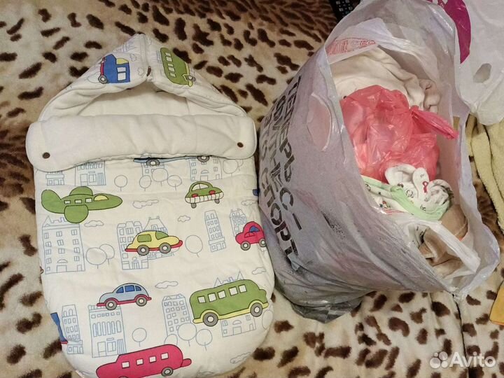 Конверт и пакет вещей