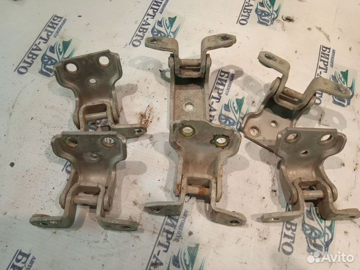 Петля двери Suzuki Liana I (2001—2006)