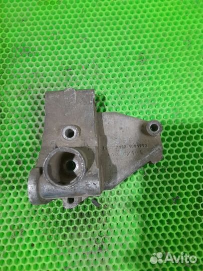 Кронштейн подушки двигателя верхний Лада 2110-2112