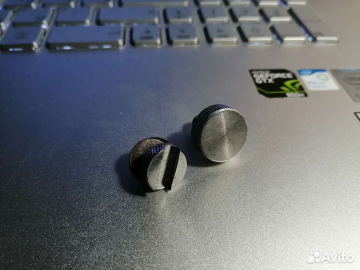 Винт крепления фотоаппарата в чехле