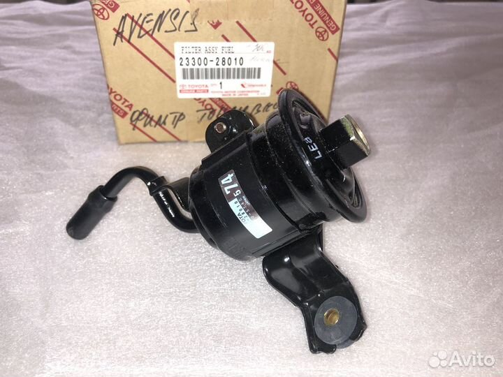 Фильтр топливный toyota avensis AZT220 2330028010