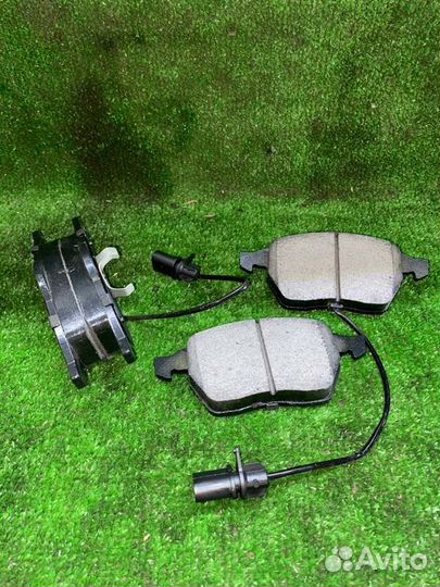 Тормозные колодки переднее Audi A4 B5 ADR 1.8 1998