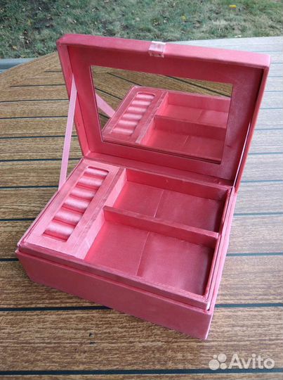 Шкатулка с ручной вышивкой индийская