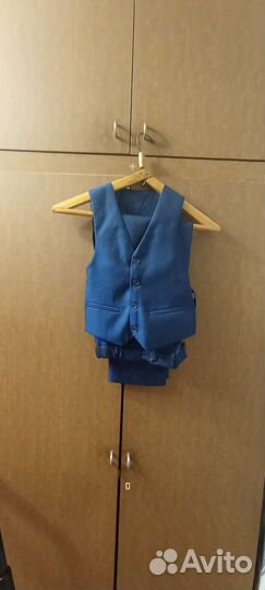 Костюм тройка