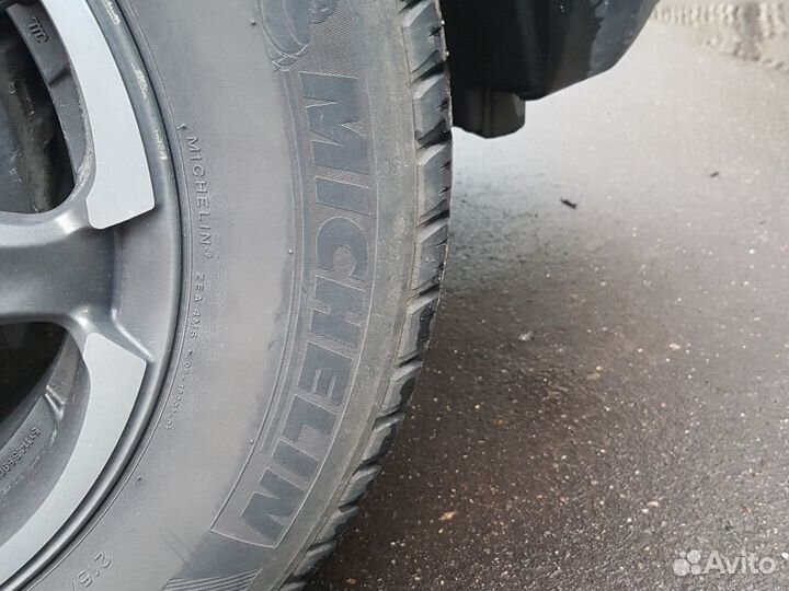 Michelin Latitude Tour HP 215/70 R16 V