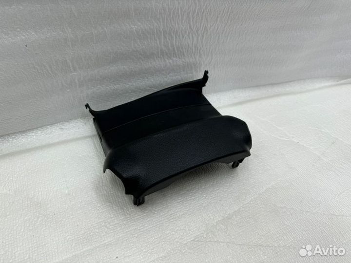 Кожух рулевой колонки Toyota Land Cruiser 200