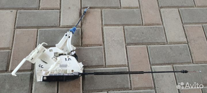 Замок задней правой двери Фольксваген Пассат Сс