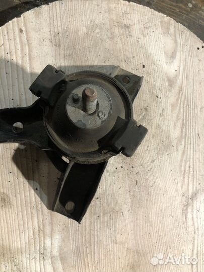 Опора, подушка двигателя правая Hyundai Getz