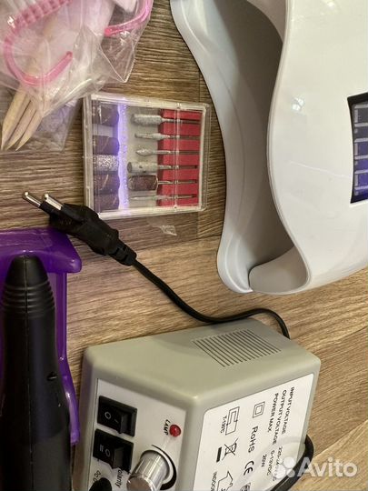 Наблр для маникюра с лампой и аппаратом