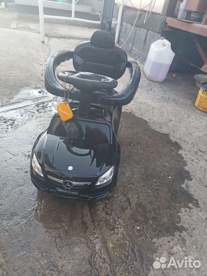 Детская машинка каталка с ручкой