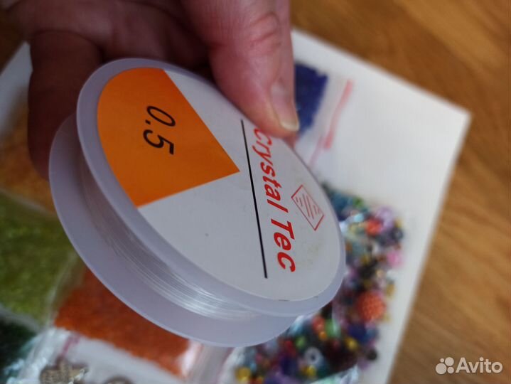 Набор крупного бисера, бусин и фурнитуры