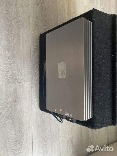 Сабвуфер и усилитель в автомобиль