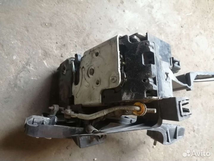 Замок двери задний левый Ford Fiesta MK 5