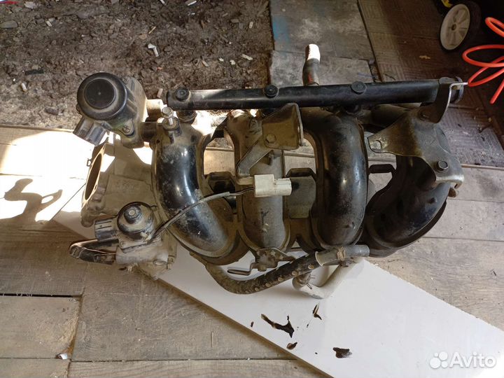 Впускной коллектор Nissan