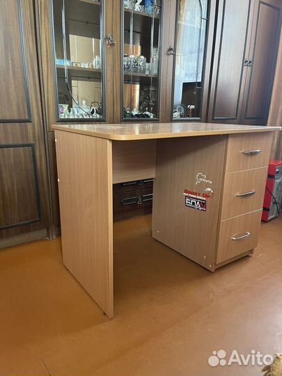 Письменный стол компьютерный