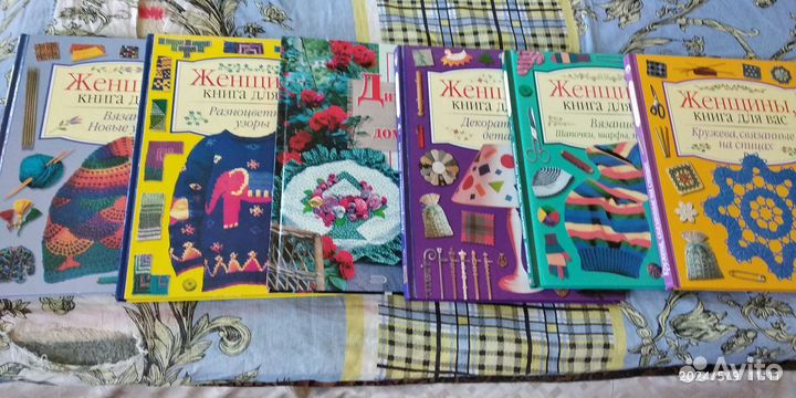 Книги для женщин и наборы открыток