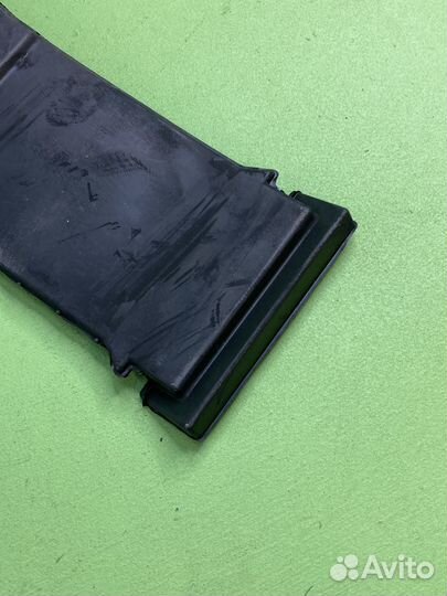 Крепление брызговика(р) резинка\MB Actros NEW SEM9