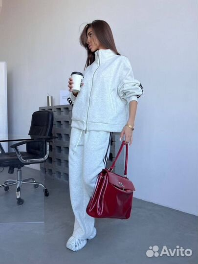 Костюм женский спортивный