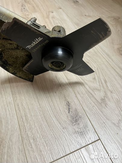 Makita UR2300