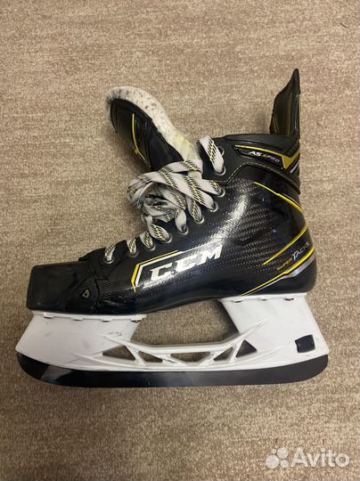 Коньки хоккейные