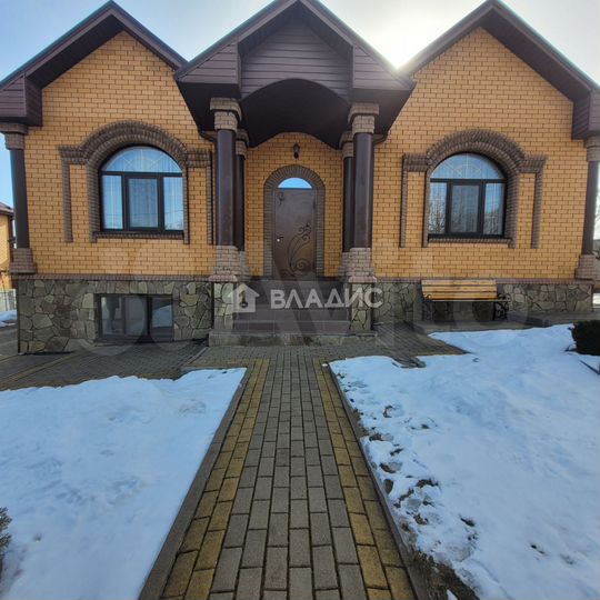 Дом 159,9 м² на участке 7,5 сот.