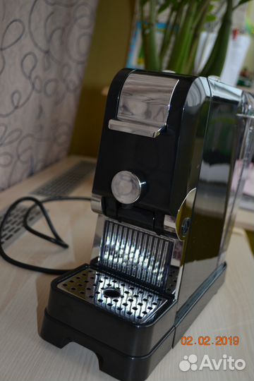 Кофемашина новая капсульная Squesito Pretty