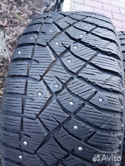 Nitto Therma Spike 215/50 R17 91T