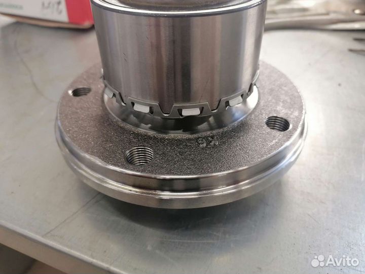 Ступичный подшипник VW Transoprter T5 713 6107 60