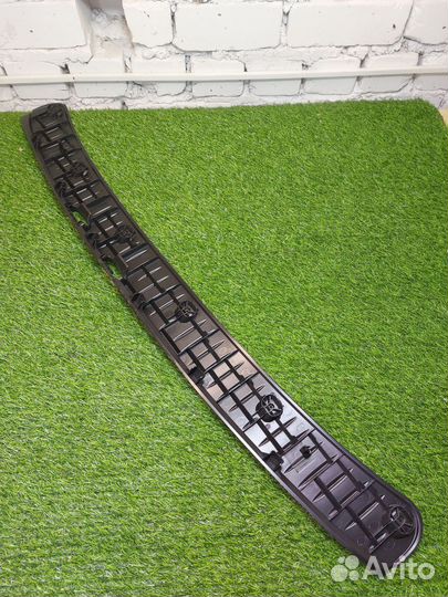 Накладка проёма багажника largus