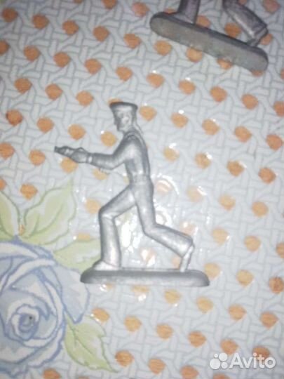 Солдатики оловянные