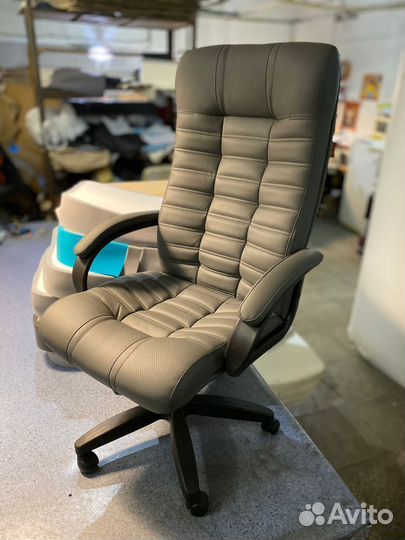 Офисное кресло