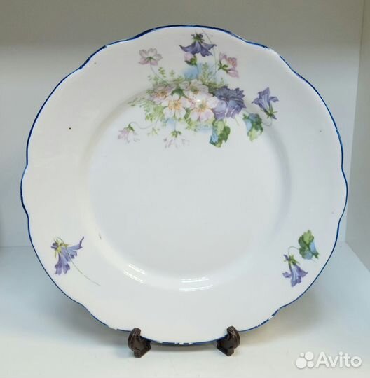 Тарелка столовая для второго с цветочным декором