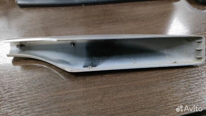 Заглушка рейлинга задняя правая Infiniti Ex35 1