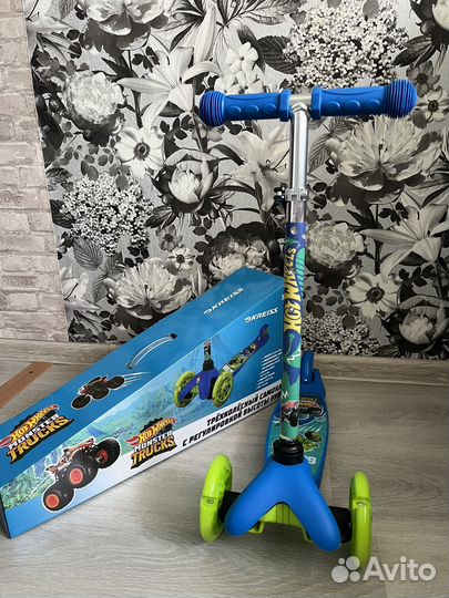 Самокат трехколесный новый