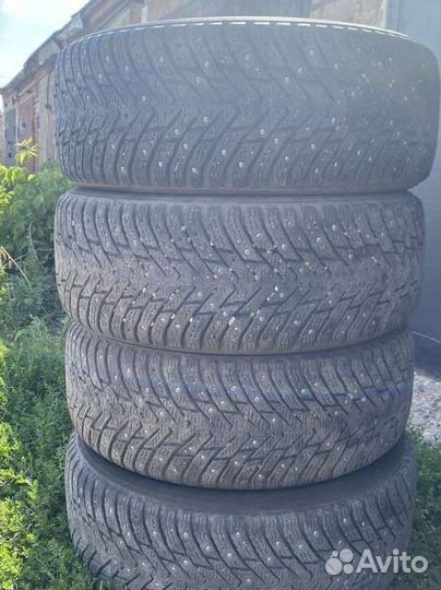 Nokian Tyres Hakkapeliitta 8 215/55 R17 98T