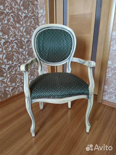 Стул кресло с подлокотниками, сиденье с пружиной