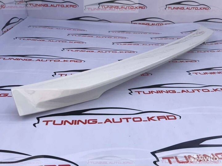 Спойлер под стекло Toyota Land Cruiser 200 X3051