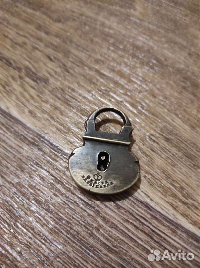Навесной замок старинный