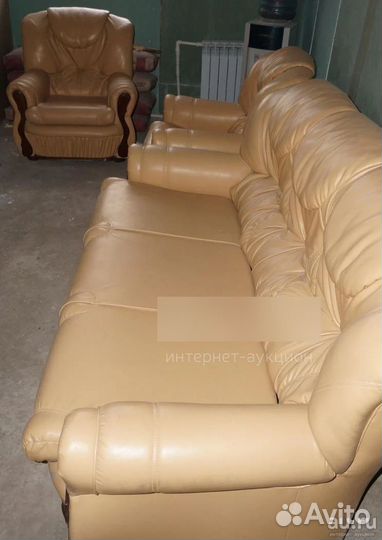 Комплект мягкой мебели (диван и два кресла)