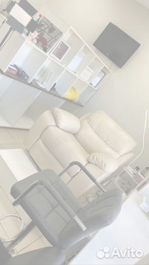 Наращивание ресниц на кресле реклайнер