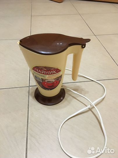 Продаю электрический чайник дорожный объемом 0.5 л