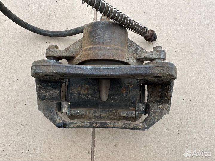 Суппорт передний правый Kia Ceed ED