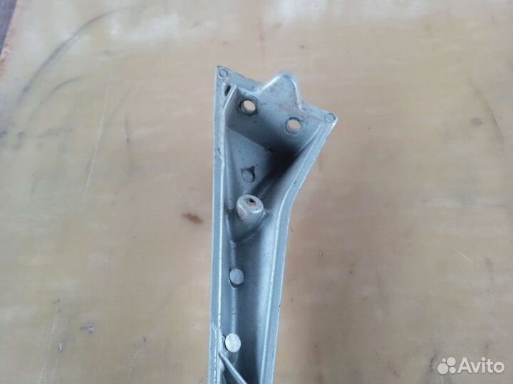 KTM Duke 200 2012 г. Кронштейн правый