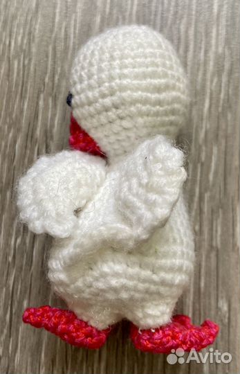 Игрушка гусенок амигуруми