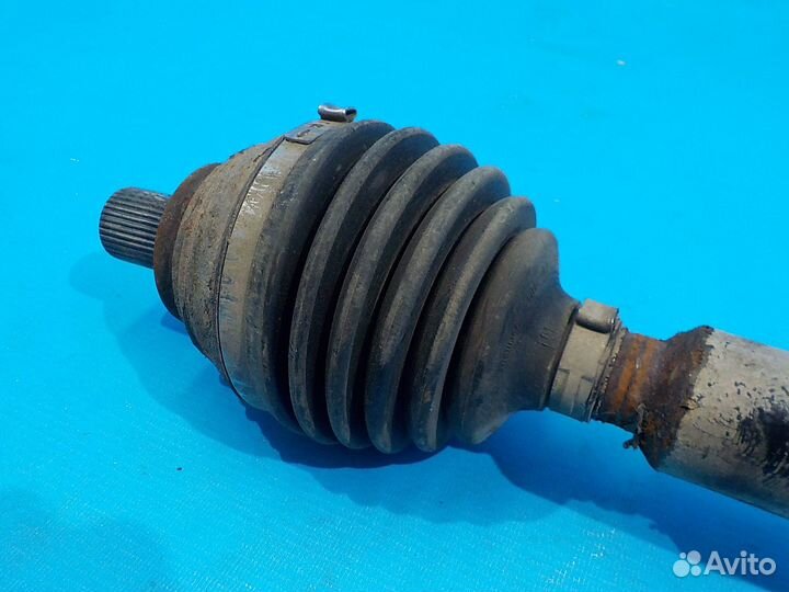 Привод колеса передний правый skoda Yeti 2009-2018