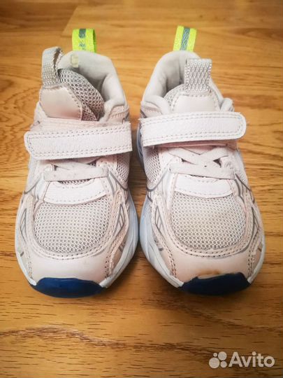 Кроссовки для девочки 25