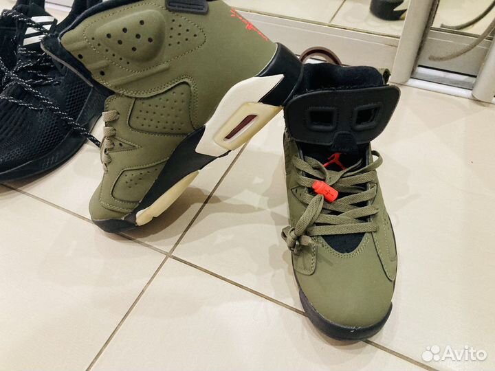 Кроссовки новые