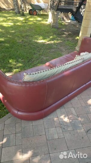 Кожаный диван