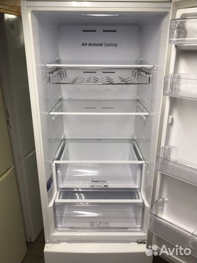 Холодильник Samsung Digital Inverter No Frost