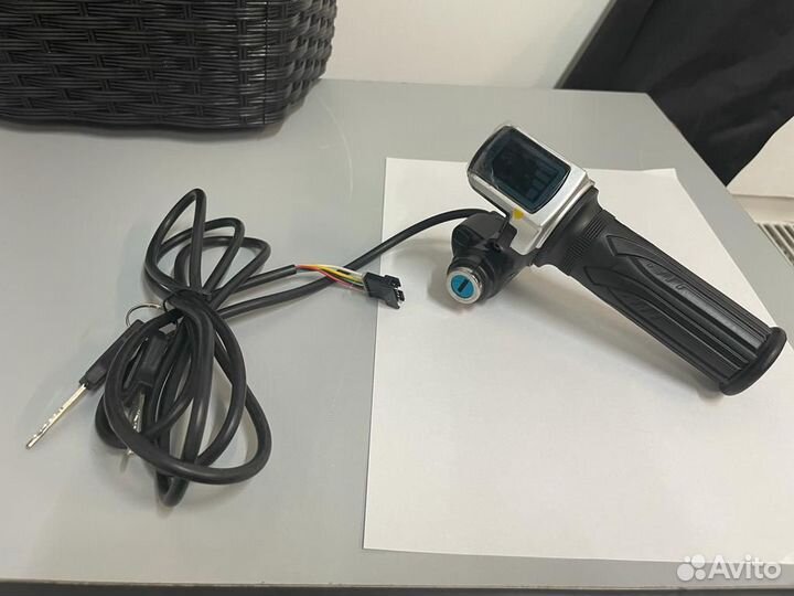 Ручка газа с дисплеем для электровелосипеда